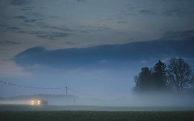 8 expert tips for driving in the fog.