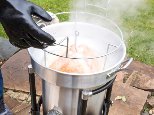 6 safety tips for deep frying a Thanksgiving turkey.