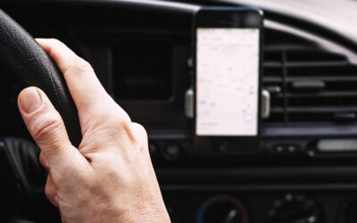 8 hands-free car tips for a safer drive.
